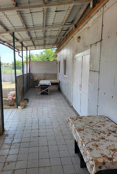 Casă cu 4 camere cu Teren 2000 Mp în Banloc