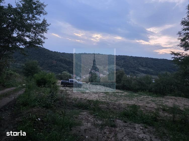 Teren de 1550 mp, în Central