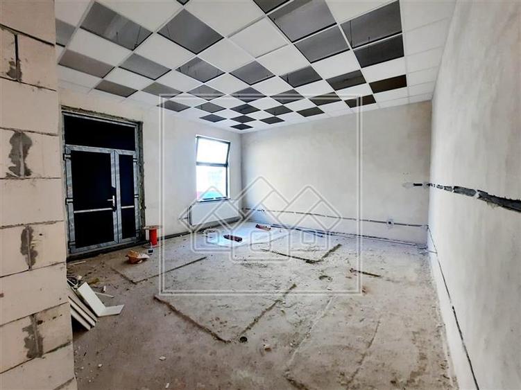 Birou, de 270 mp, în Valea Aurie