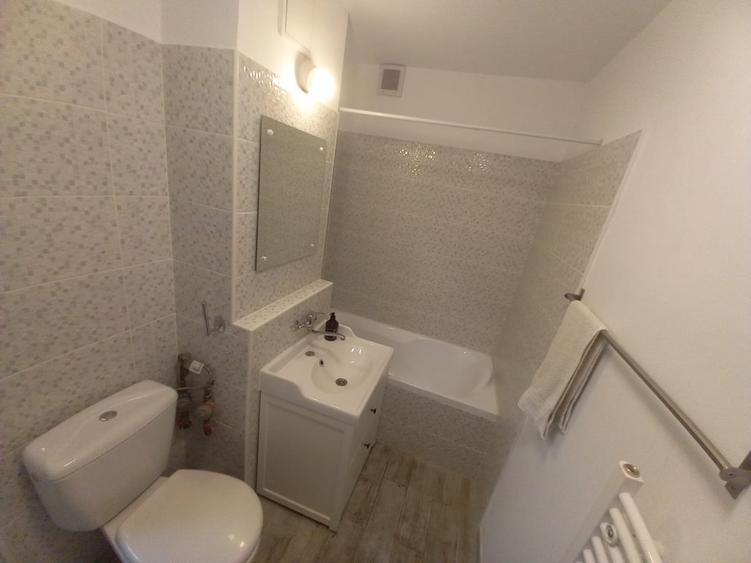 Garsonieră decomandată, mobilată în Decebal