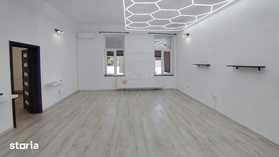 Apartament cu 5 camere decomandat în Centrul Istoric