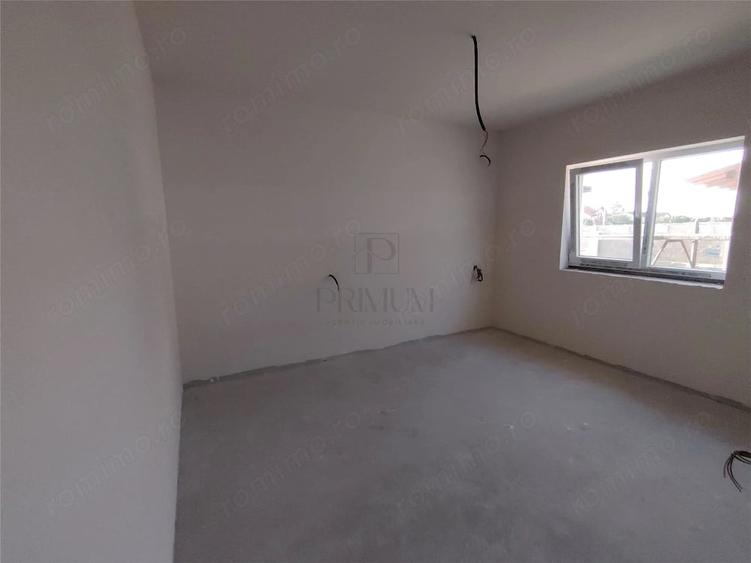 Duplex pe plan - asfalt - canalizare - personalizare interioara - 3