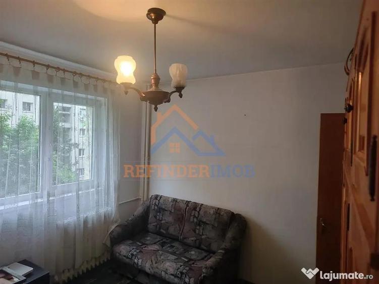 Apartament cu 3 camere semidecomandat, mobilat în Câmpia Libertății