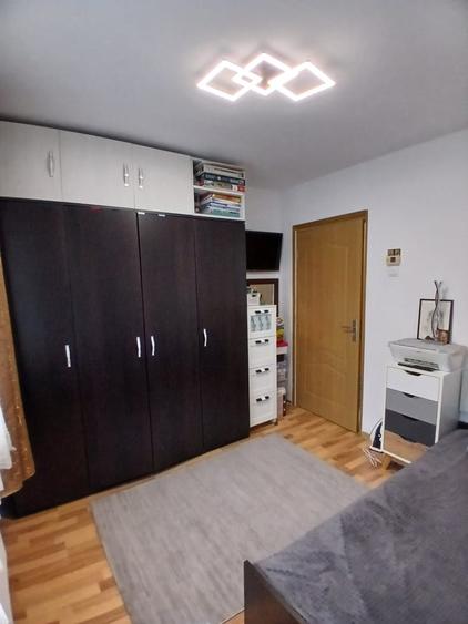 Apartament cu 3 camere semidecomandat în Eroii Revoluției