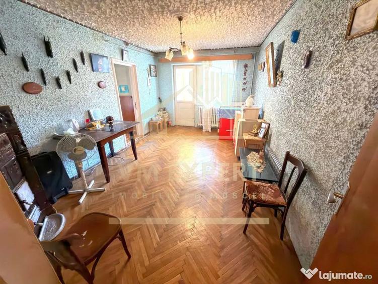 Apartament cu 3 camere semidecomandat în Central