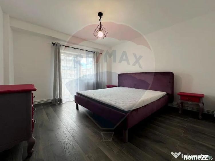 Apartament cu 3 camere decomandat în Est