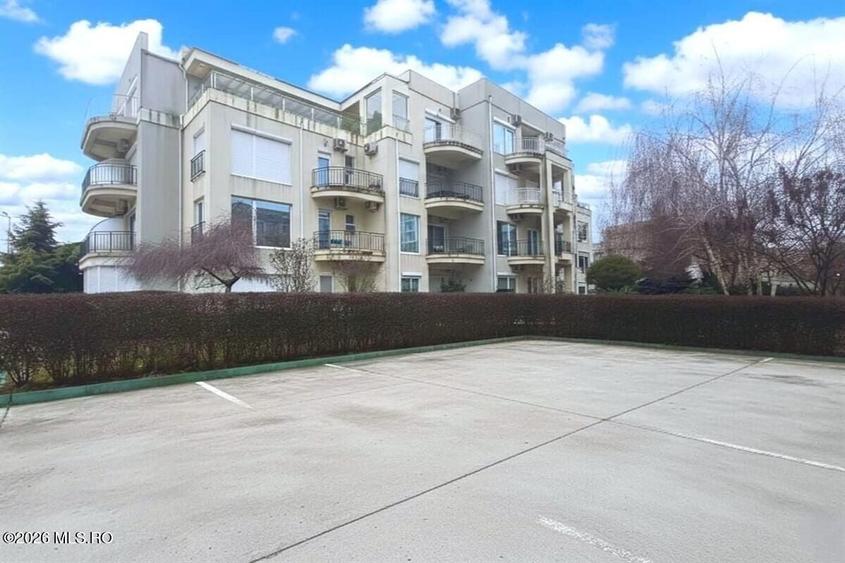 Apartament cu 2 camere semidecomandat, mobilat în Central