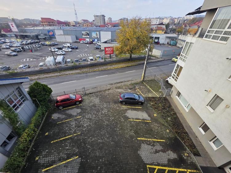 Apartament cu 3 camere decomandat în Centru Civic