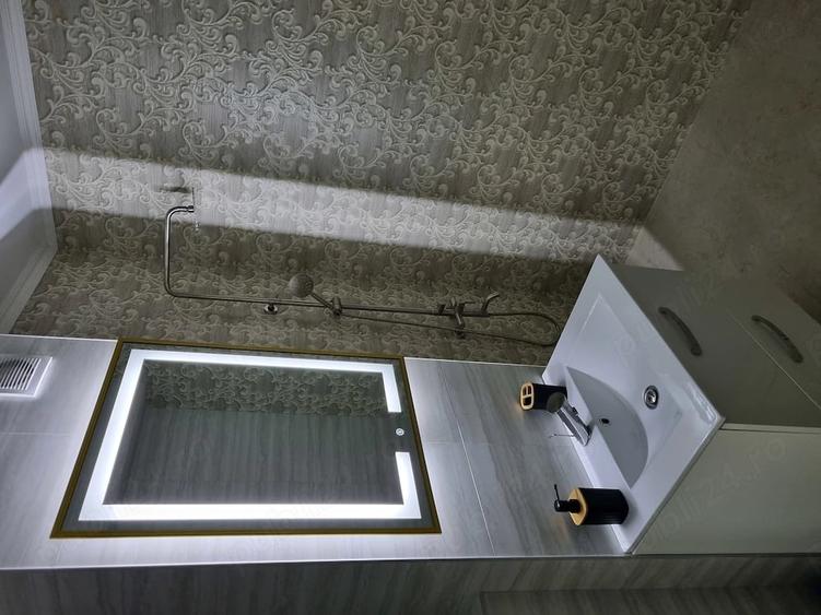 Apartament cu 3 camere decomandat în Exterior Vest