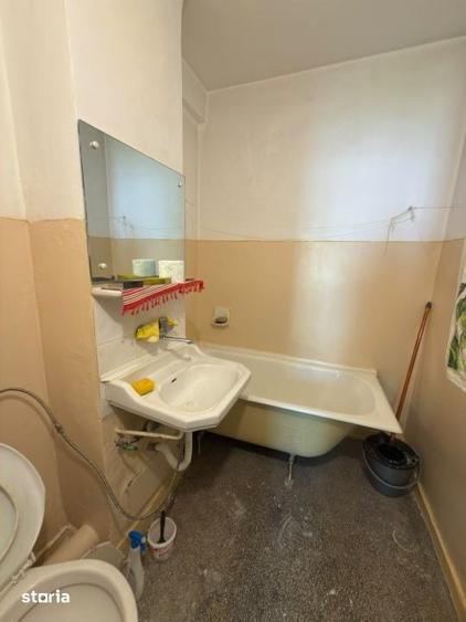 Apartament cu 3 camere semidecomandat în Andrei Mureșanu