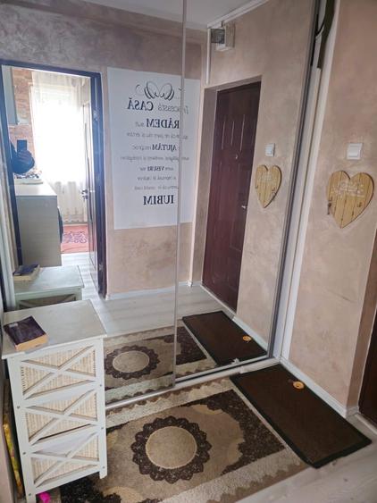 Apartament cu 2 camere în Micro 17
