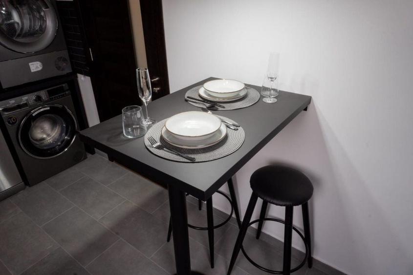 Apartament cu 2 camere semidecomandat, mobilat în Victoriei