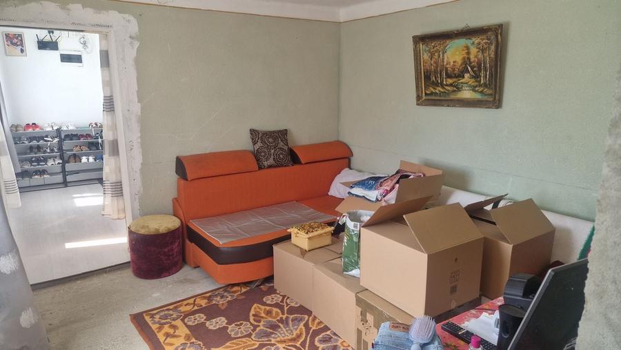 Casă cu 3 camere în Dragomirești