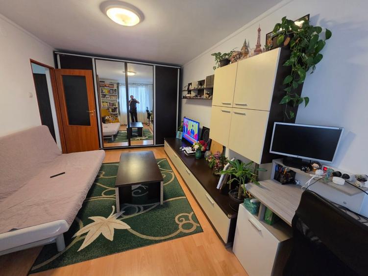 Apartament cu 2 camere decomandat în Baba Novac