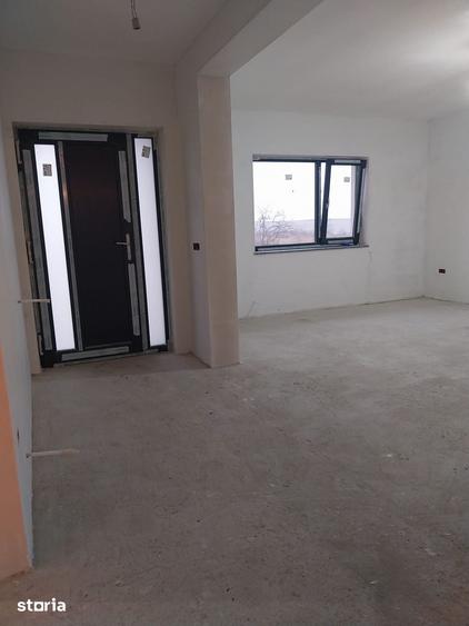 Casă cu 3 camere cu Teren 500 Mp în Dumești