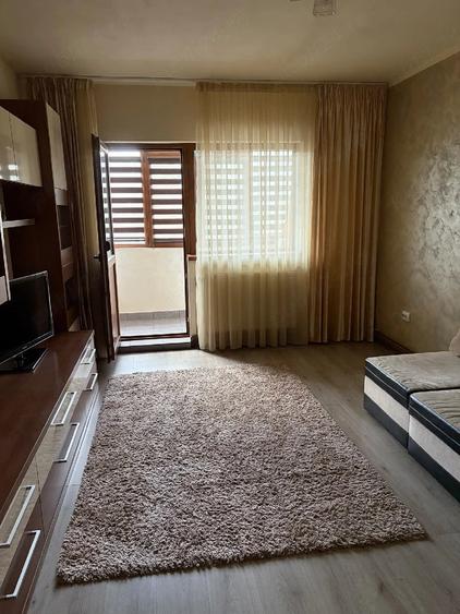 PF inchiriaz apartament cu 3 camere, decomandat - 1