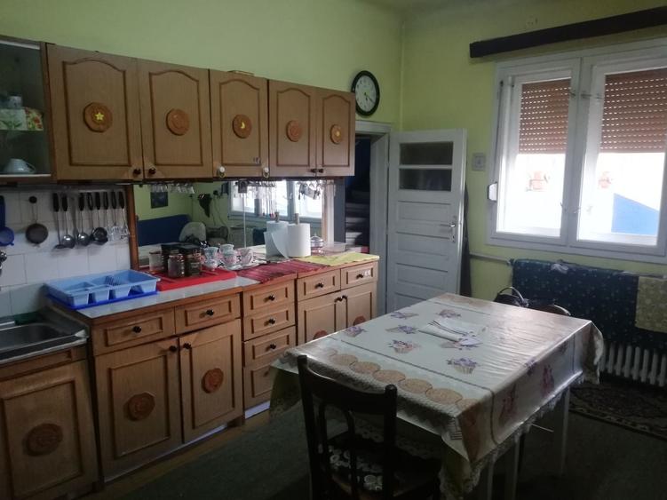 Casă cu 4 camere în Central
