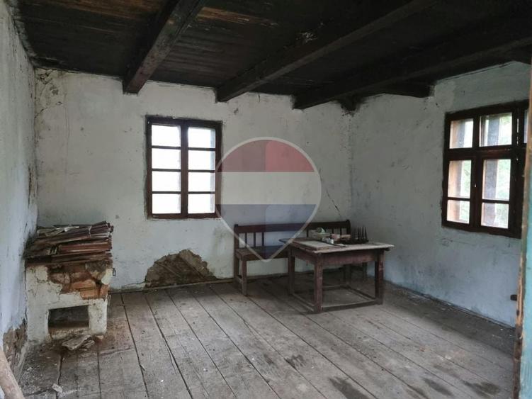 Casă individuală cu 2 camere cu Teren 760 Mp în Brusturi
