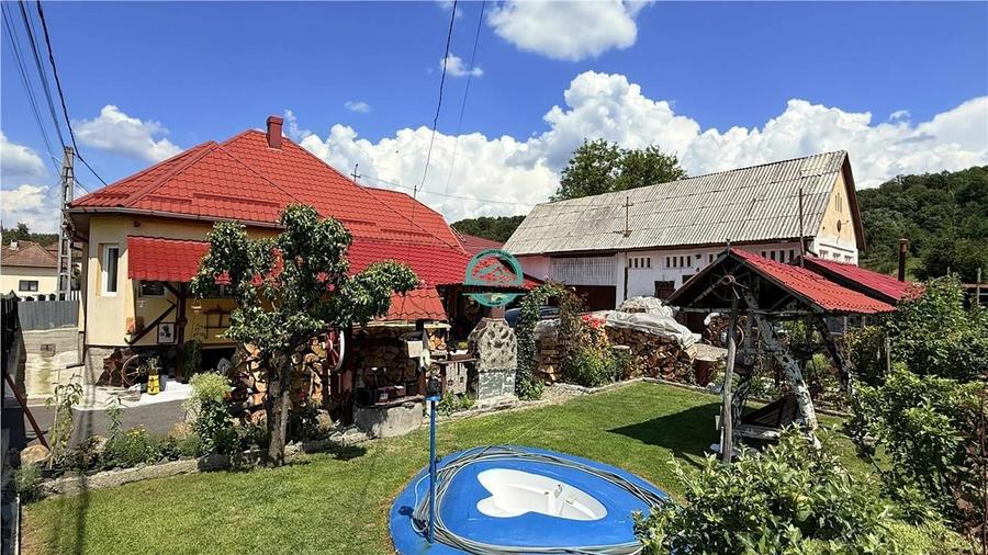 Casă individuală cu 5 camere cu Piscina în Toaca