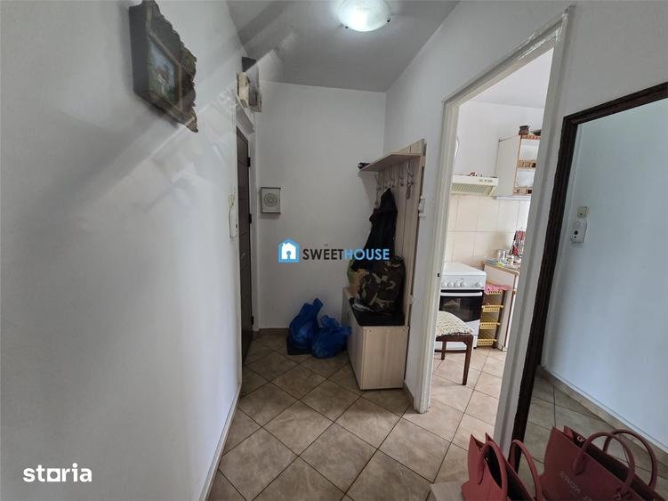 Apartament cu 3 camere semidecomandat în Central