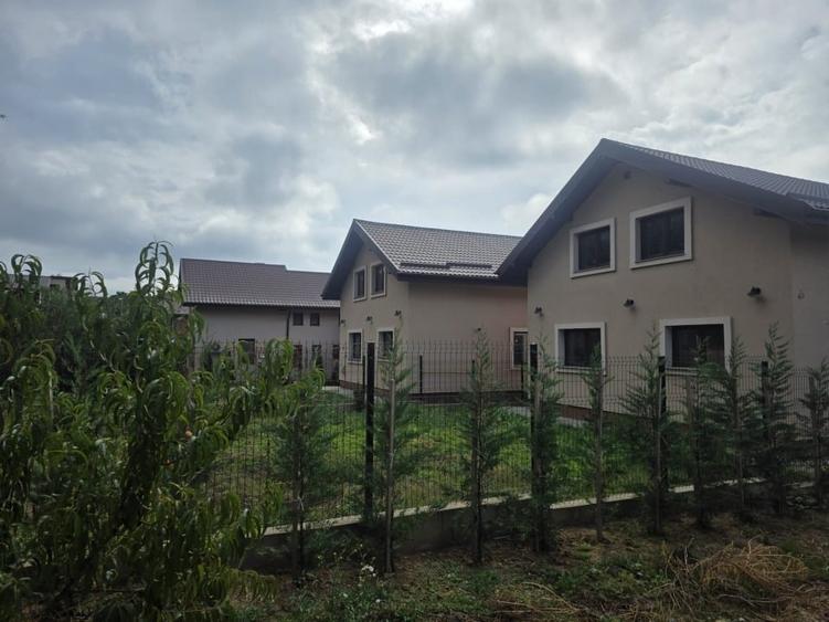 Casă individuală cu 4 camere cu Teren 456 Mp în Păulești