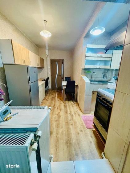 Apartament cu 3 camere decomandat, mobilat în Delfinariu