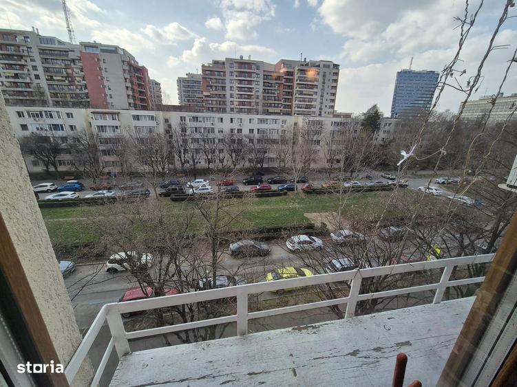 Apartament cu 3 camere semidecomandat în Ștefan cel Mare