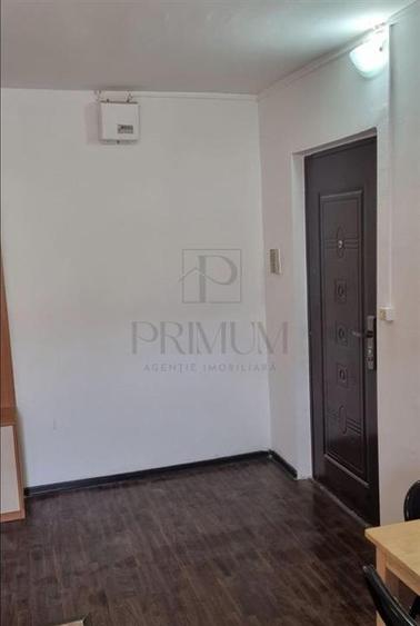 Apartament cu 2 camere semidecomandat, mobilat în Dâmbovița