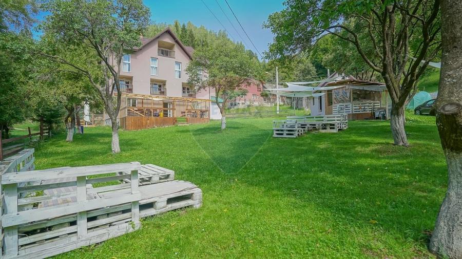 Casă individuală cu 21 camere cu Teren 1137 Mp în Moieciu de Jos