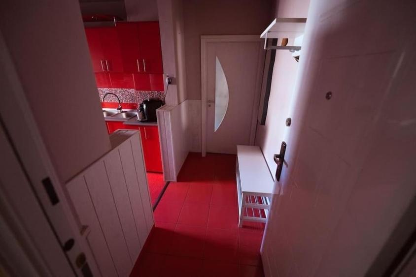 Apartament cu 2 camere semidecomandat, mobilat în Complex Studențesc