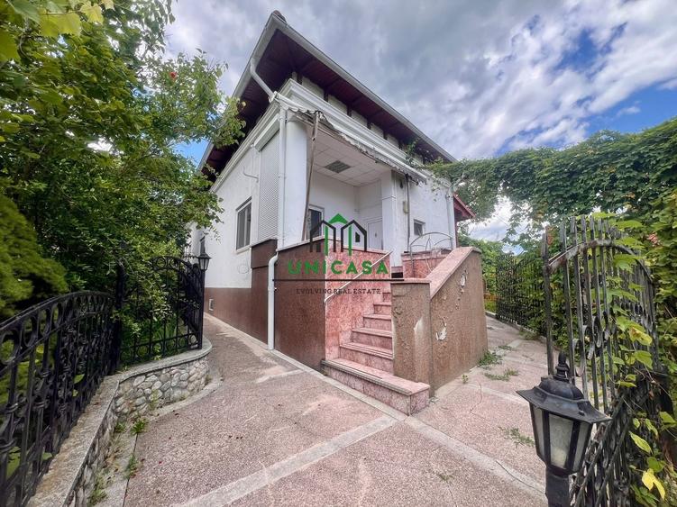 Casă individuală cu 4 camere cu Canalizare în Central
