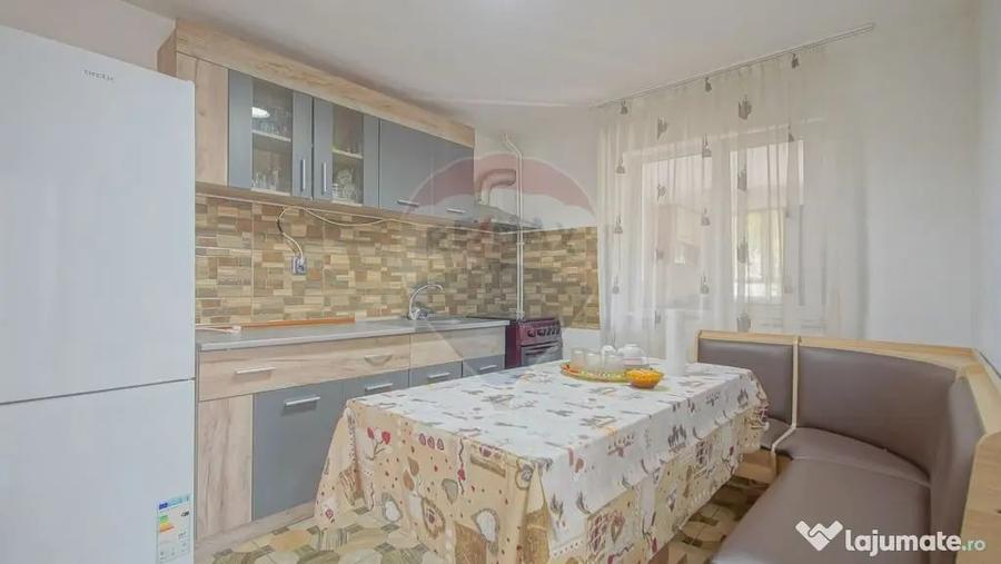 Casă cu 7 camere cu Teren 168 Mp în Central