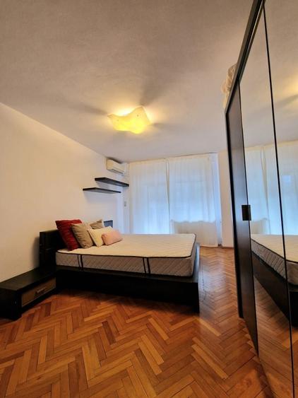 Apartament cu 4 camere decomandat în Decebal