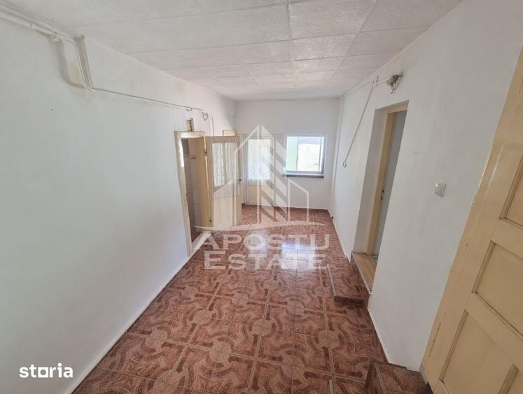 Casă cu 5 camere cu Teren 1450 Mp în Central