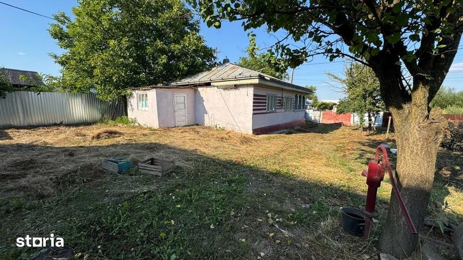 Casă cu 3 camere cu Teren 700 Mp în Săucești