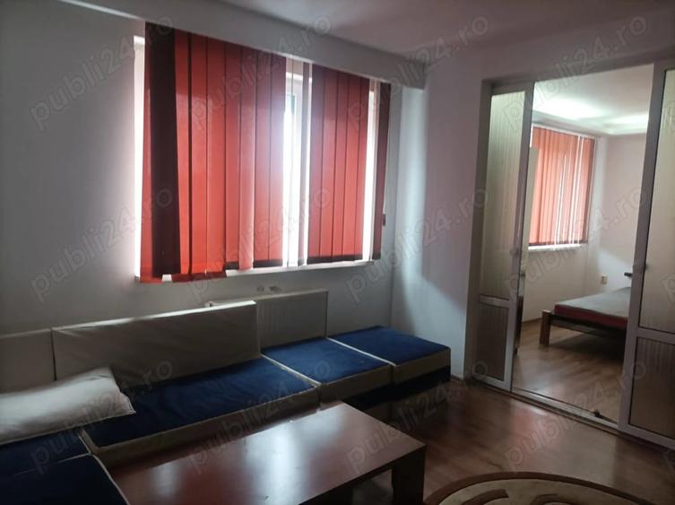 Apartament cu 3 camere nedecomandat în Cetate