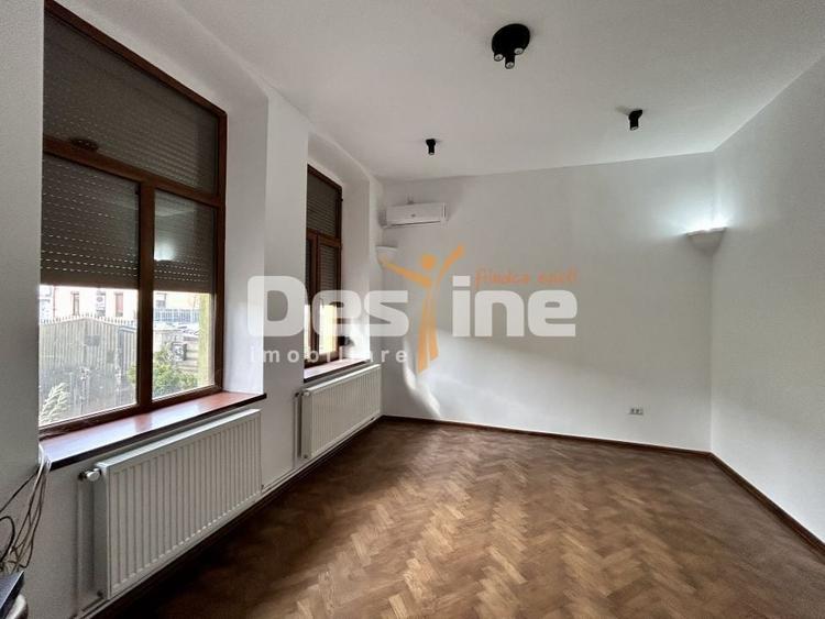 Casă individuală cu 9 camere cu Canalizare în Gheorghe Doja