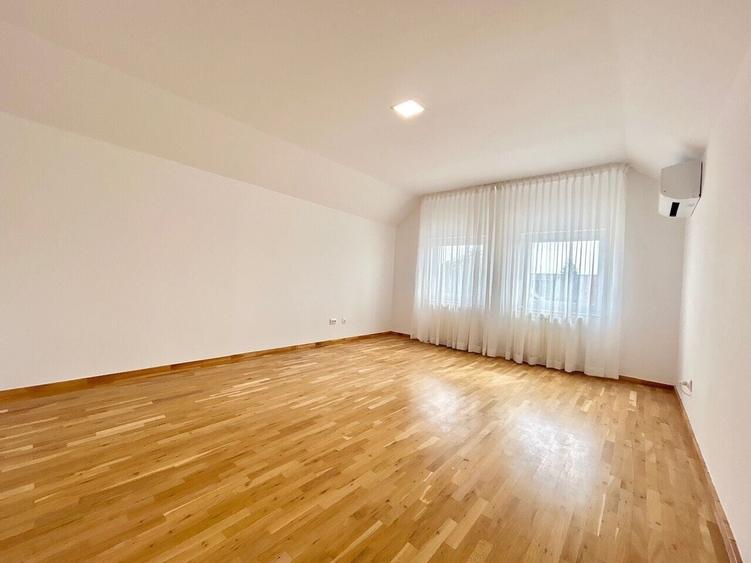 Casă individuală cu 8 camere cu Piscina în Iancu Nicolae