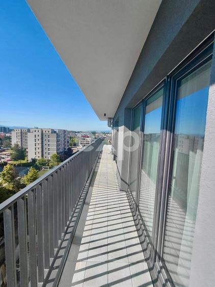Apartament cu 2 camere decomandat în Tractorul