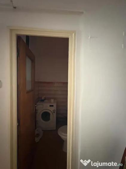 Apartament cu 3 camere decomandat în Astra