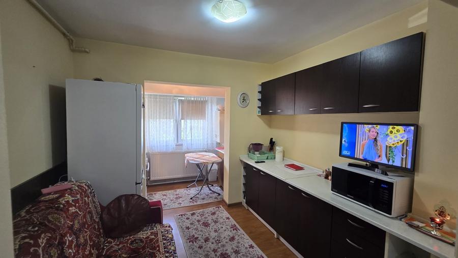 Apartament cu 2 camere semidecomandat în Est