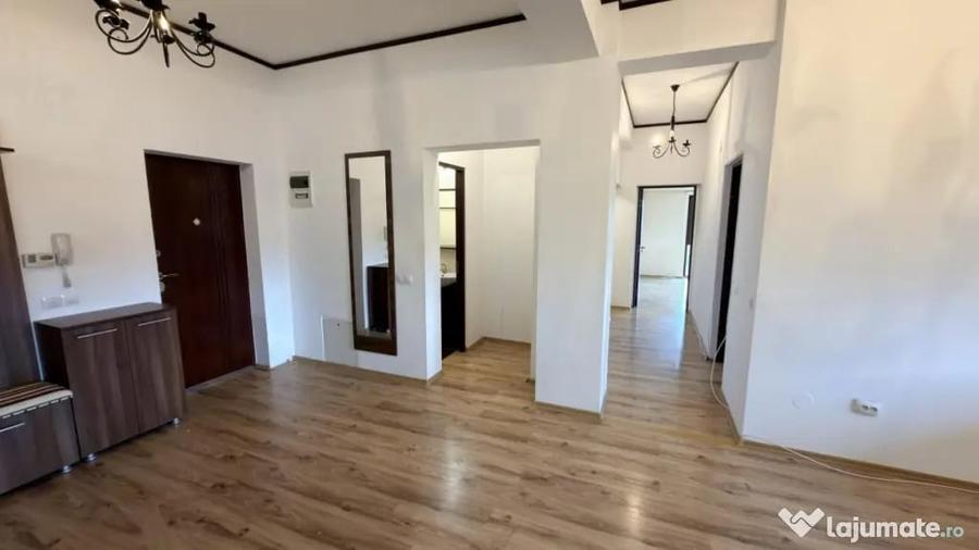Apartament cu 3 camere decomandat în Calea Dumbrăvii