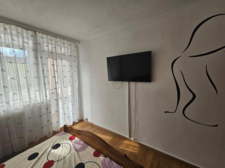 Apartament cu 3 camere semidecomandat în Negru Vodă
