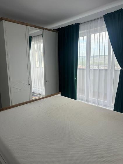 Apartament cu 2 camere semidecomandat, mobilat în Florești
