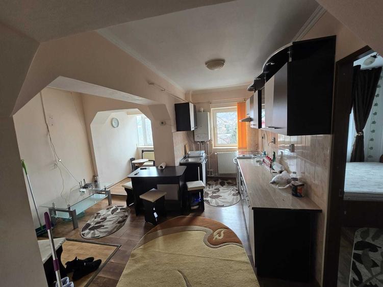 Inchiriez apartament 2 camere,bulevardul 1 Mai,detalii tel:0761720086 - 1
