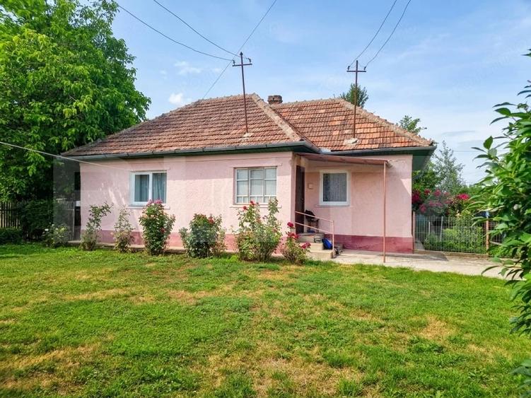 Casă cu 2 camere cu Teren 8290 Mp în Iclod