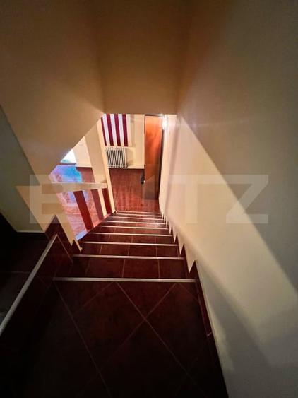 Casă individuală cu 3 camere cu Garaj în Hunedoara
