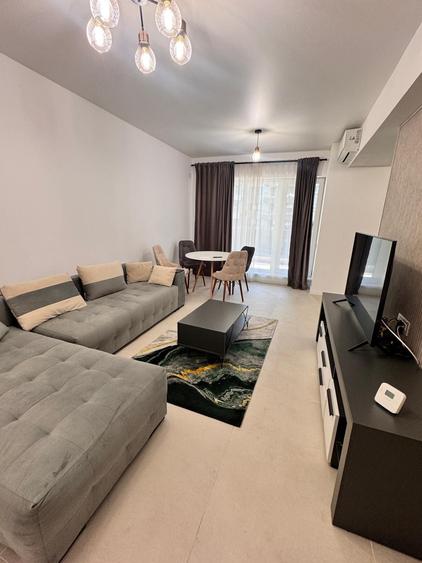 Apartament cu 3 camere semidecomandat în Pipera