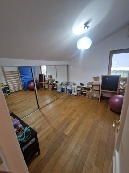 Casă cu 7 camere cu Garaj în Nord-Est