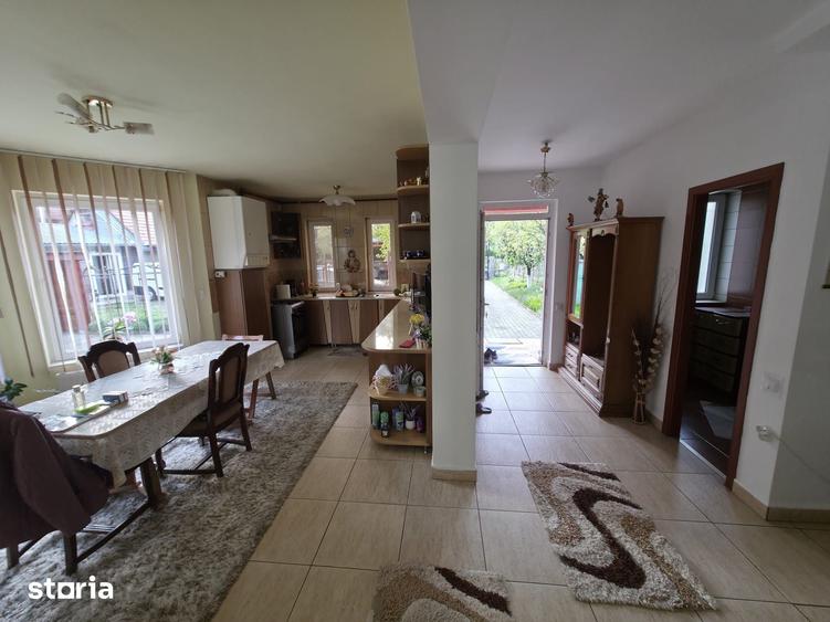 Casă cu 5 camere cu Teren 1000 Mp în Dâmbu Pietros